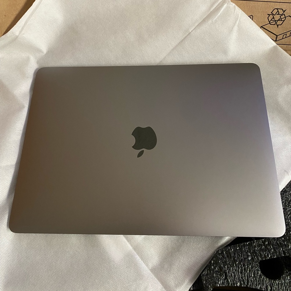 MacBook 13 Inch 2019 Four Thunderbolt 3 ports